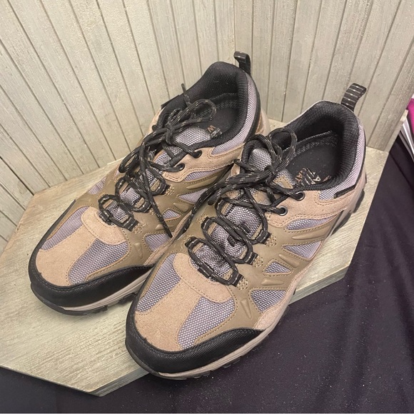 Sketchers Waterproof Hiking Shoes 9 - Picture 3 of 8